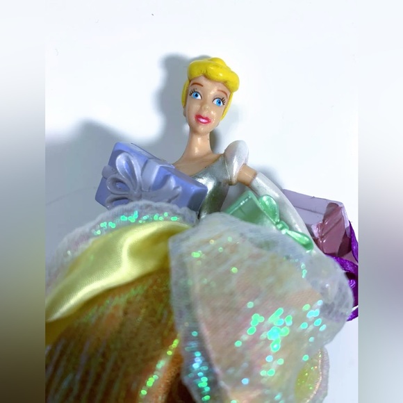 ✨RARE CHRISTMAS CINDERELLA GEMMT 2007 DISNEY CHRISTMAS - CHRISTMAS SONG & SPINS✨ - Picture 3 of 10